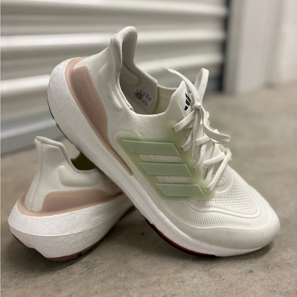 ULTRABOOST LIGHT‎ 'NON DYED WONDER TAUPE'
